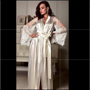 Woman’s Kimono style robe in white or black .